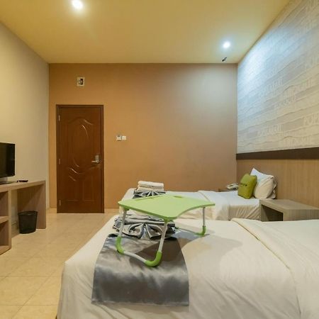 Urbanview Hotel Best Skip Палембанг Экстерьер фото